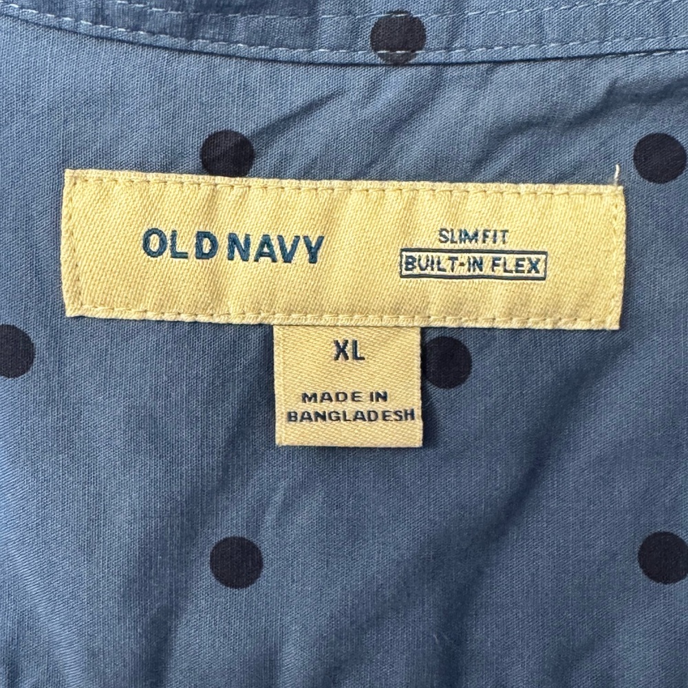 Old Navy Short Sleeve Men’s Button Down - Picture 3 of 3